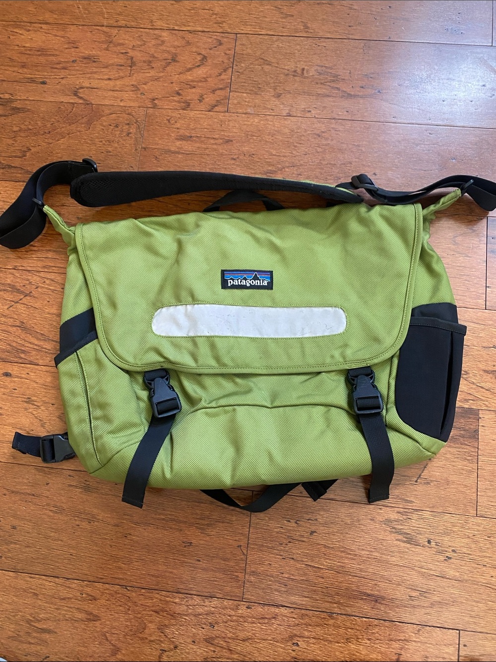 Patagonia messenger bag-green